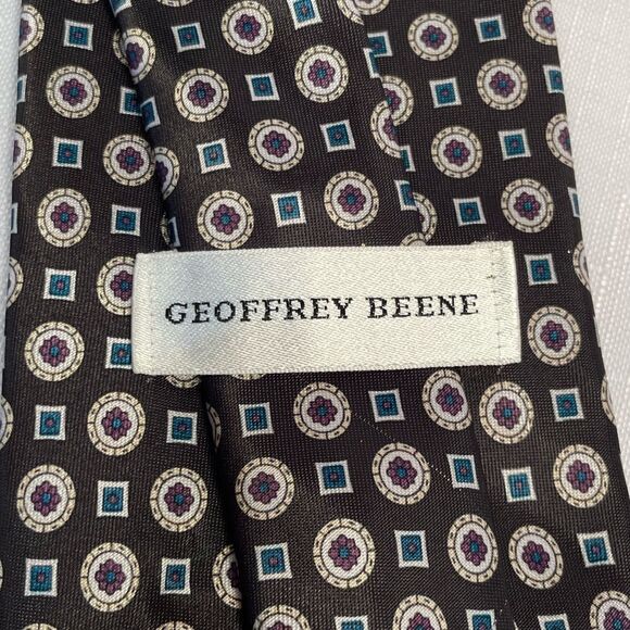 GEOFFREY BEENE BLACK PRINT 57” TIE 90% POLYESTER 10% SILK - Picture 2 of 2